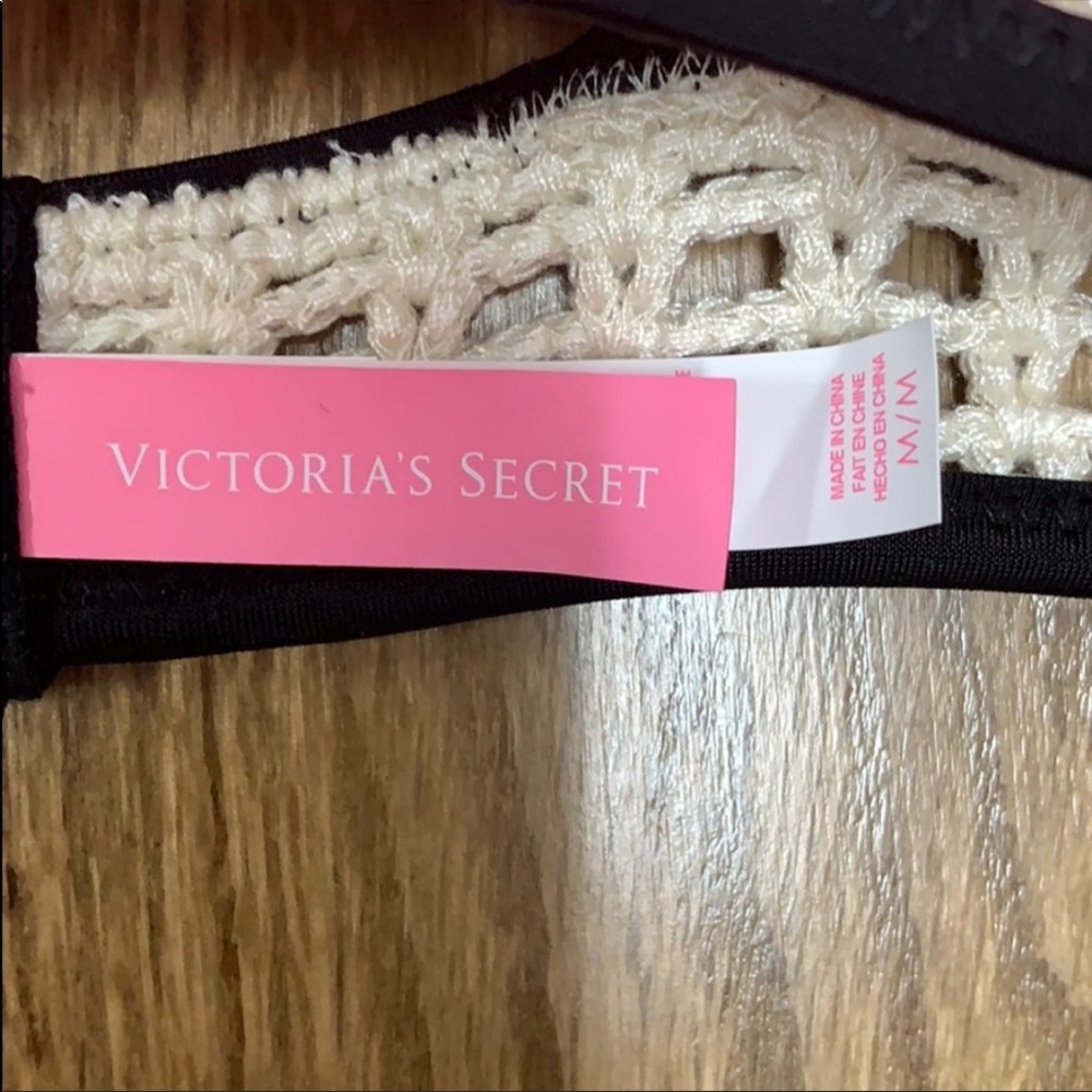 EUC Victoria’s Secret Crocheted Bikini Top in Size Medium in Fuchsia - Picture 3 of 3